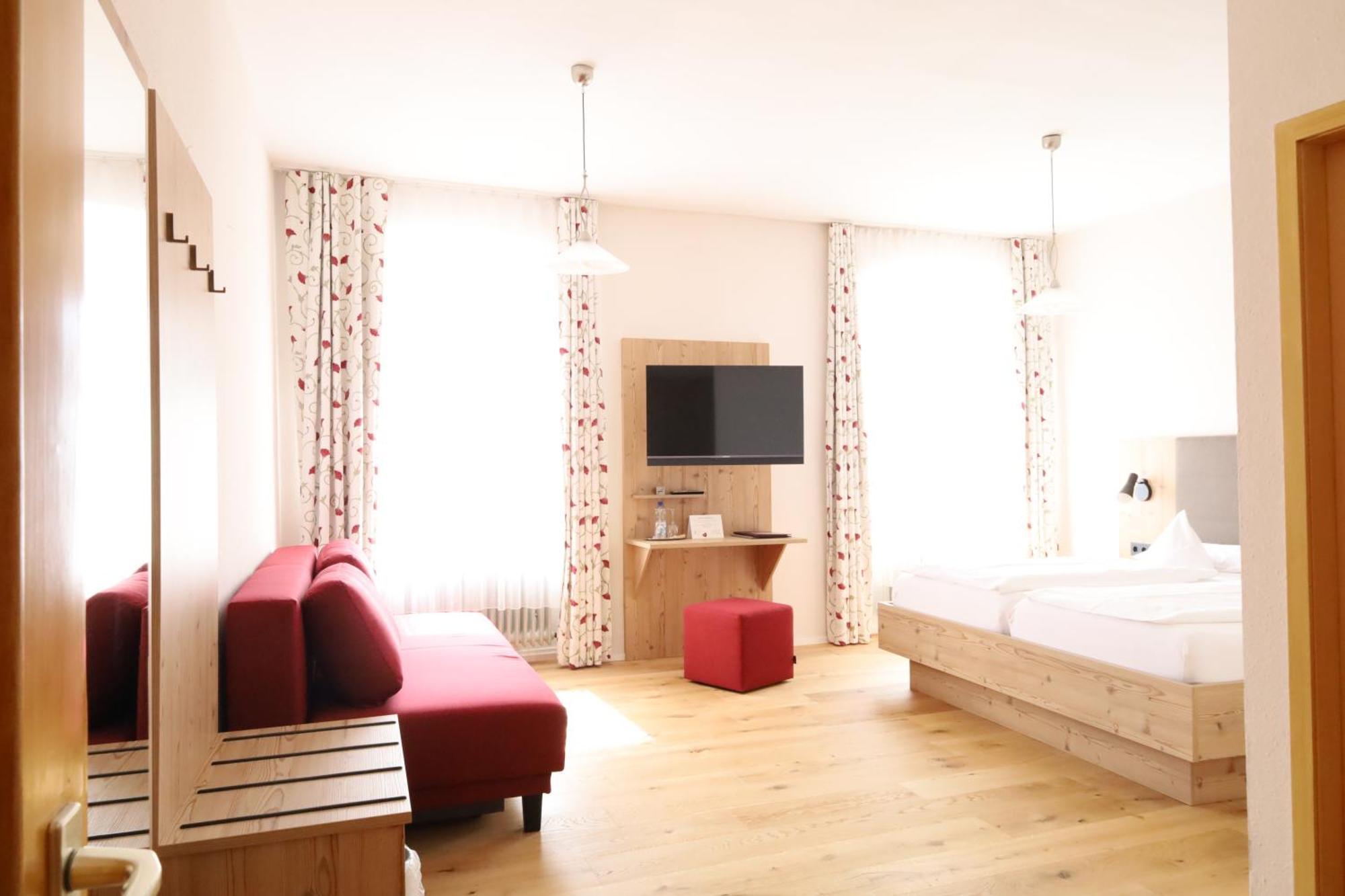 Hotel Gasthof Zur Post Wolfegg Экстерьер фото