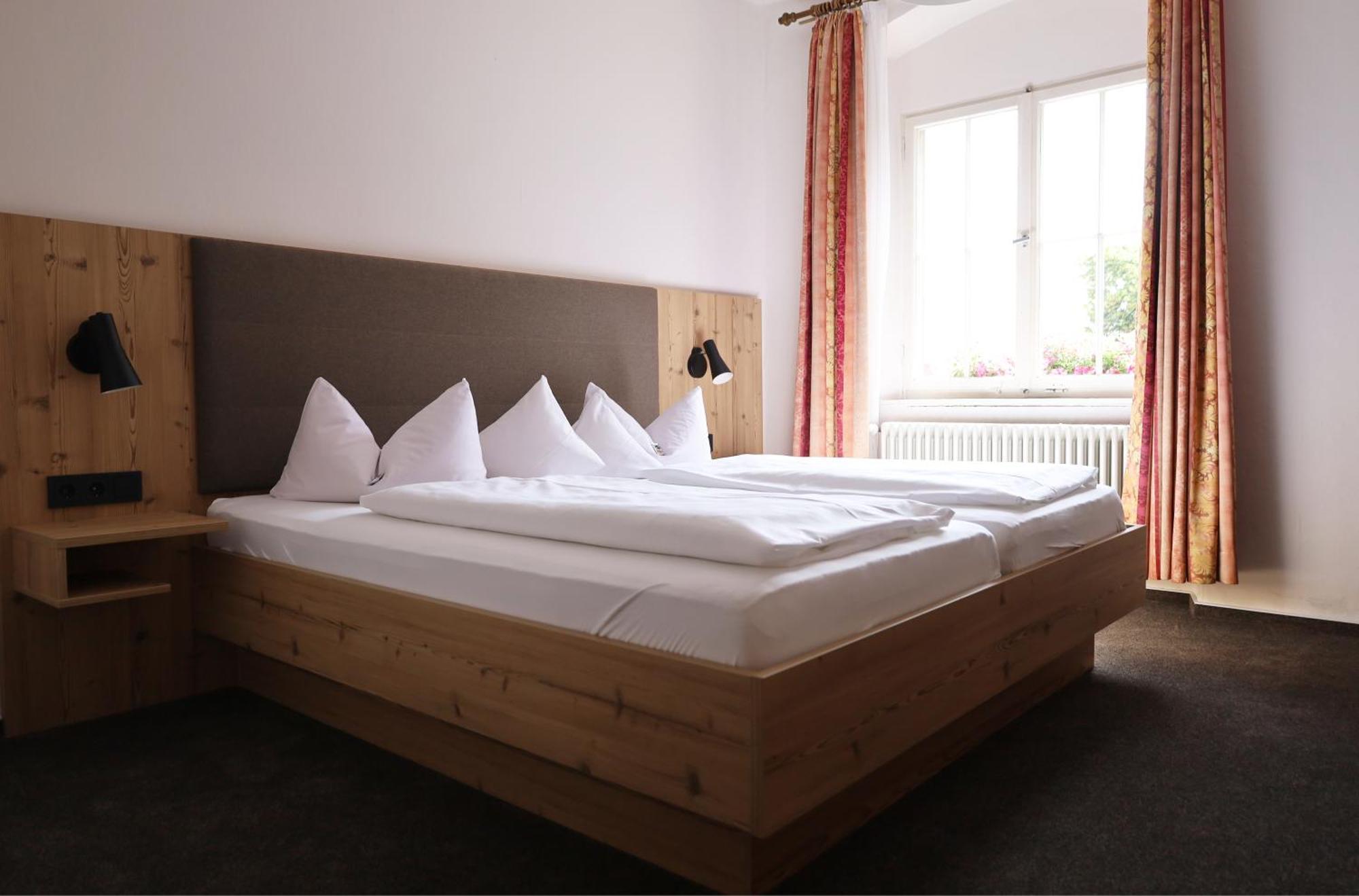 Hotel Gasthof Zur Post Wolfegg Экстерьер фото