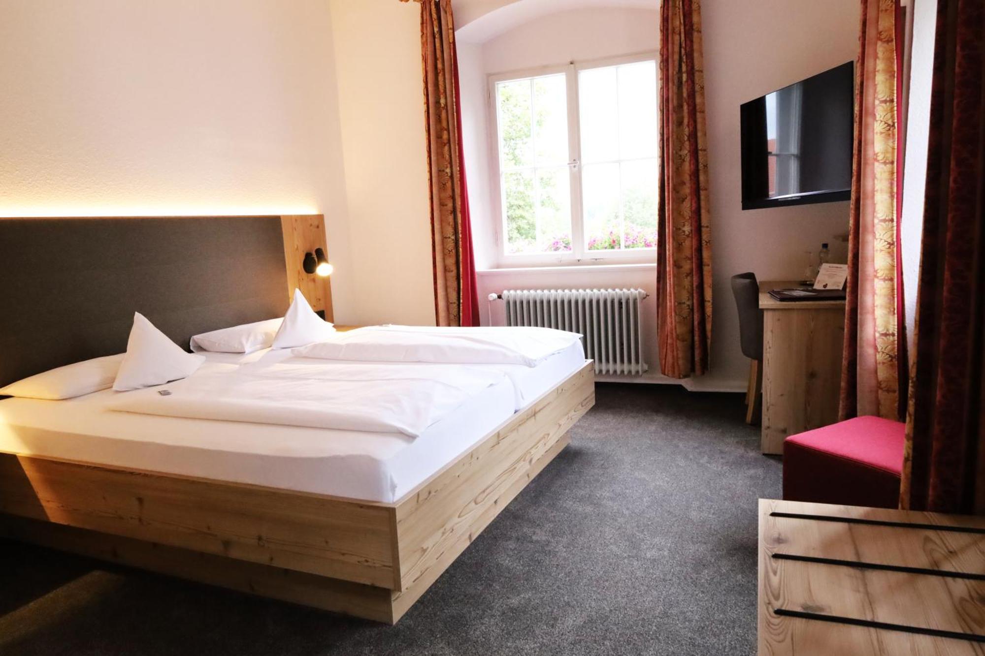 Hotel Gasthof Zur Post Wolfegg Экстерьер фото