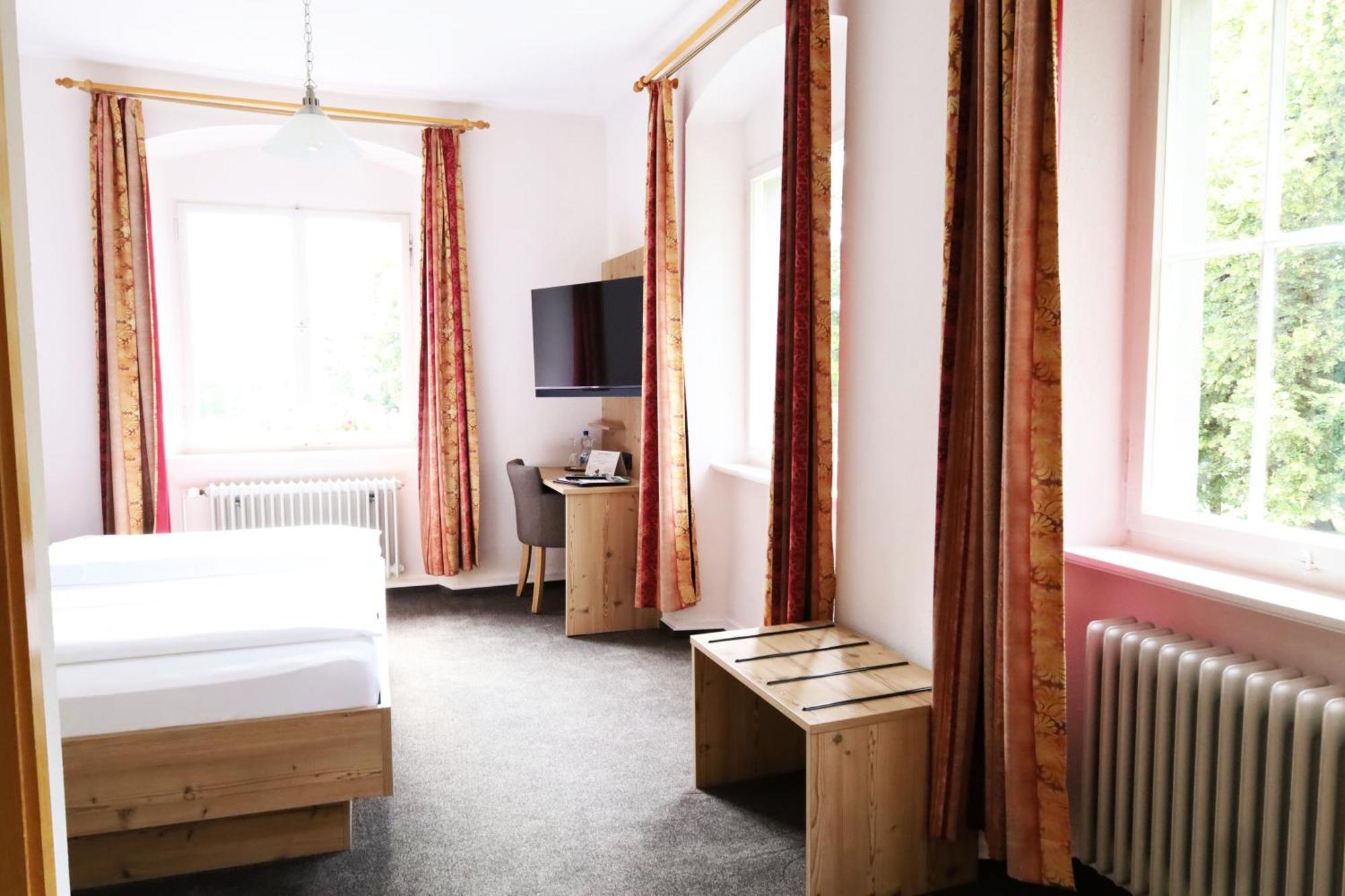 Hotel Gasthof Zur Post Wolfegg Экстерьер фото