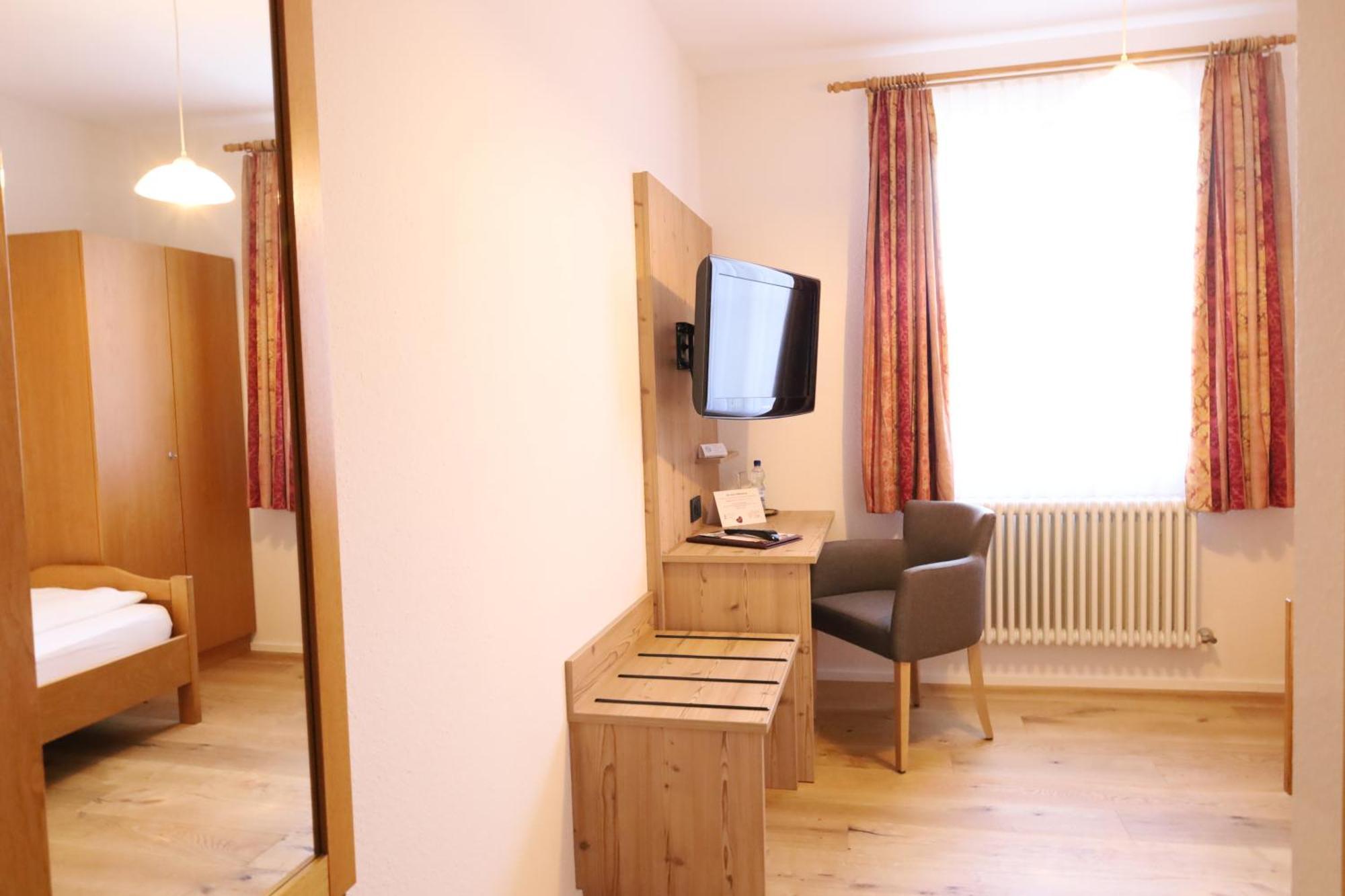 Hotel Gasthof Zur Post Wolfegg Экстерьер фото