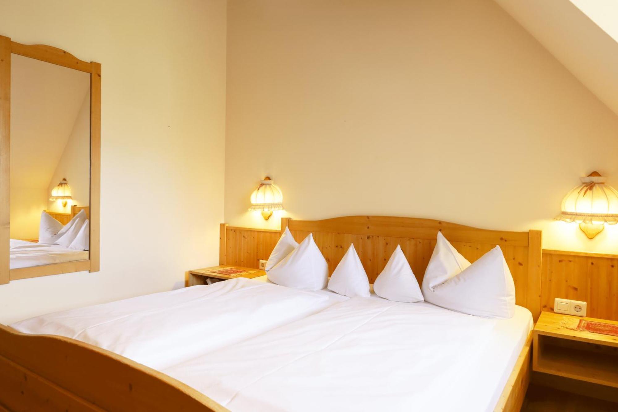Hotel Gasthof Zur Post Wolfegg Экстерьер фото